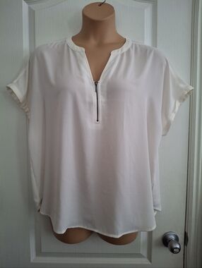 Maurices Xxl Cream Short-Sleeve Zip Front Blouse